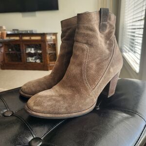 EUC Paul Green brown suede booties, size 8